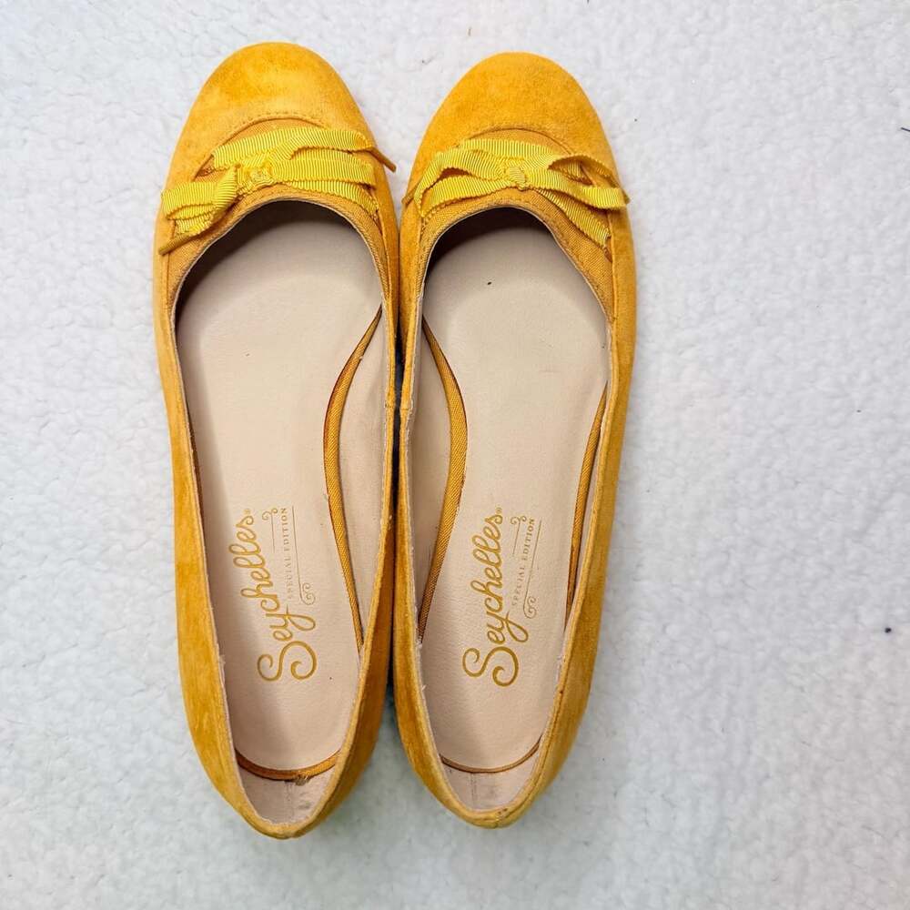 Seychelles Special Edition Flats Size 6.5 Yellow Suede